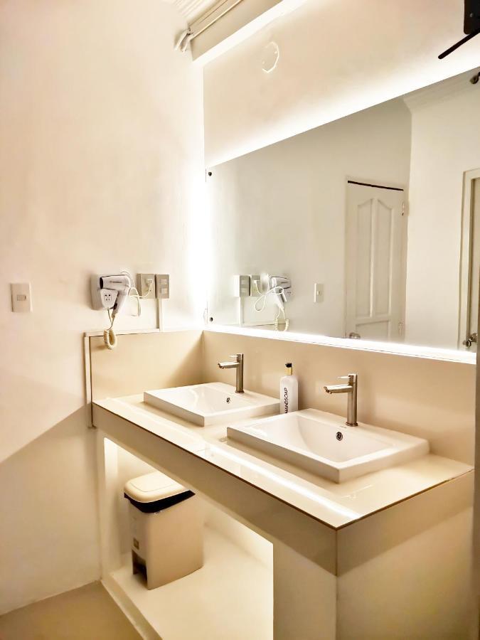 Nomadsmnl Hostel Paranaque City Buitenkant foto