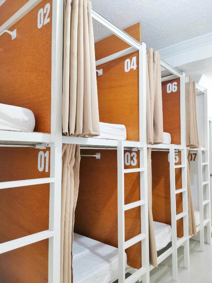 Nomadsmnl Hostel Paranaque City Buitenkant foto