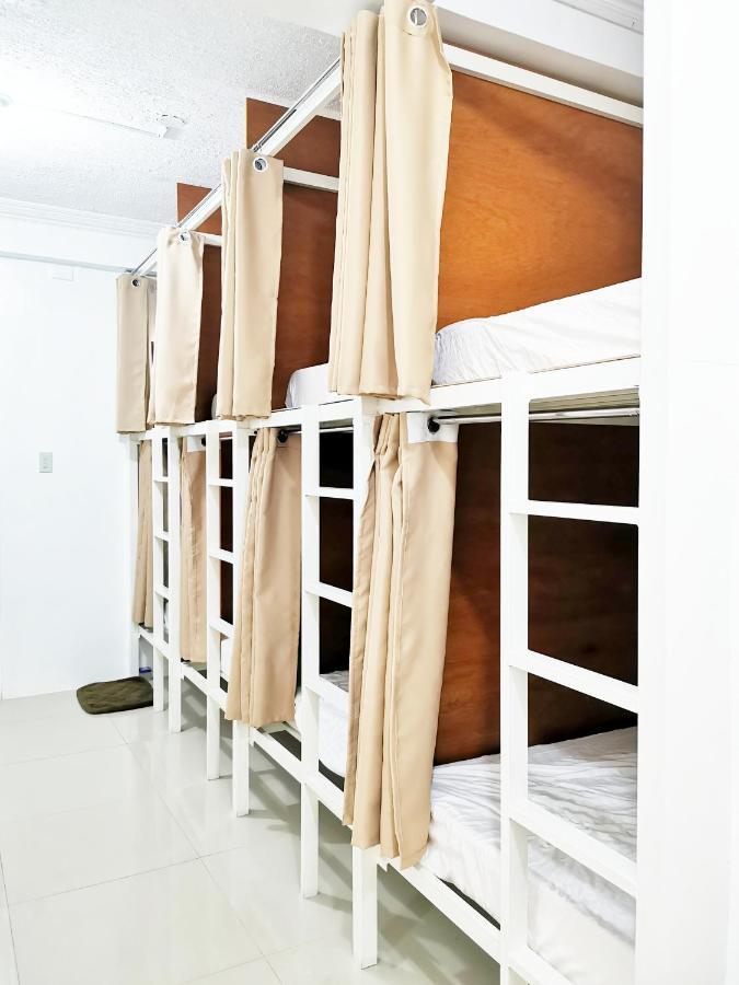 Nomadsmnl Hostel Paranaque City Buitenkant foto