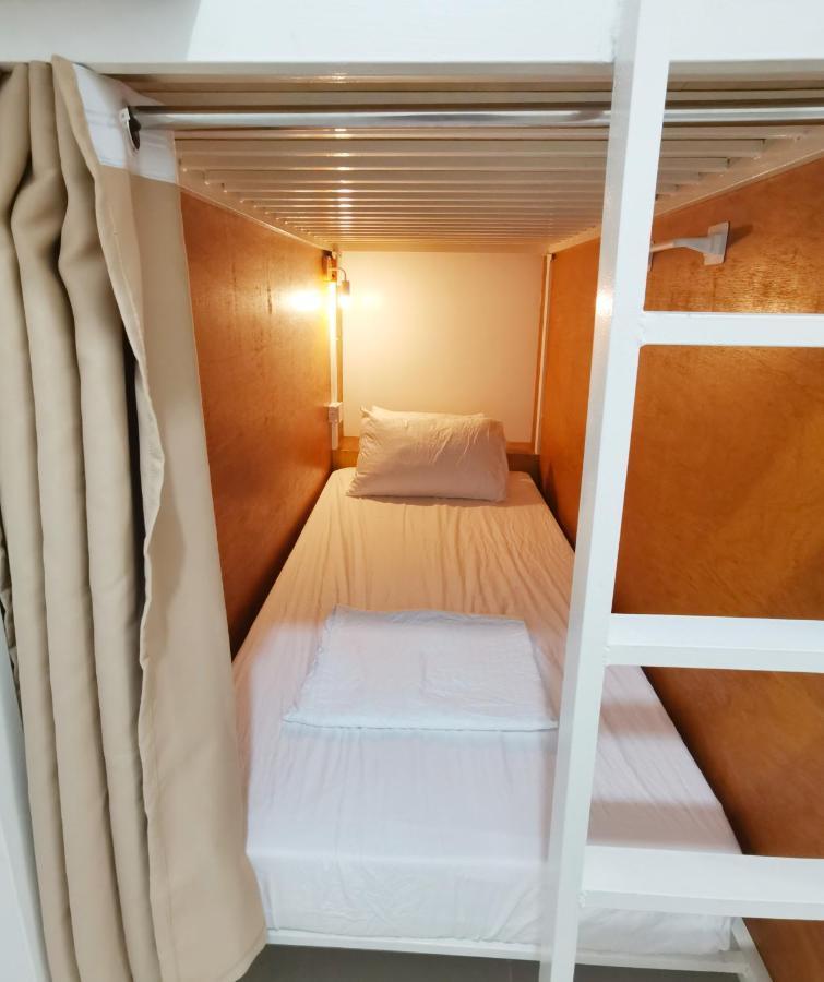 Nomadsmnl Hostel Paranaque City Buitenkant foto