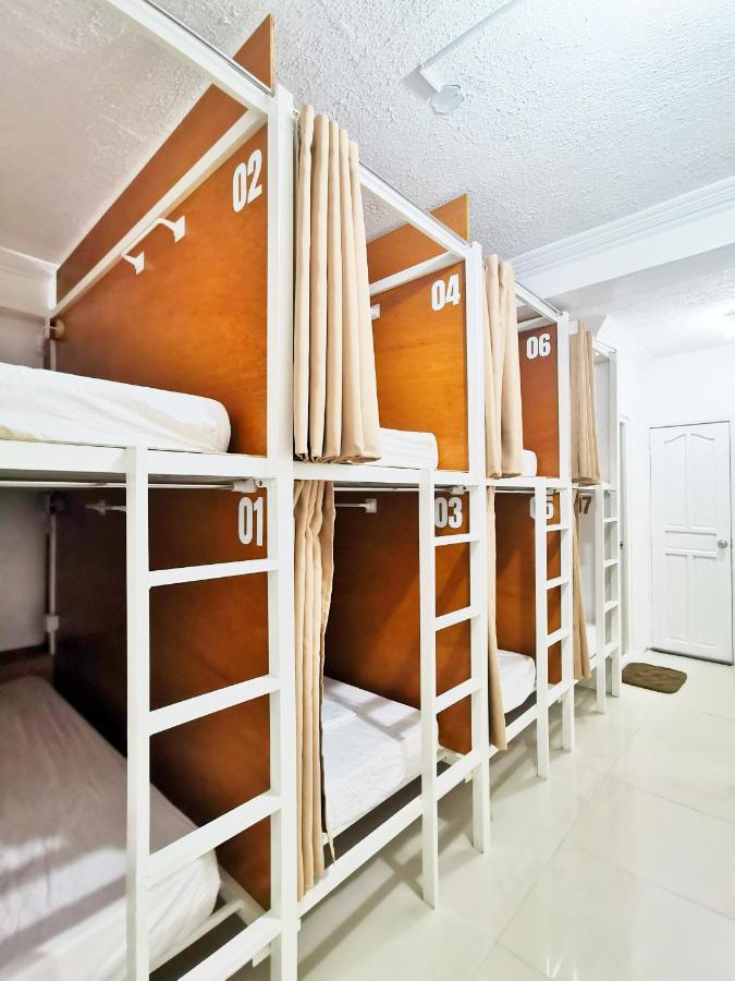 Nomadsmnl Hostel Paranaque City Buitenkant foto