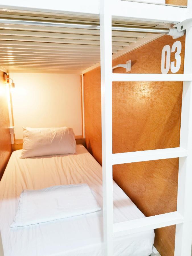 Nomadsmnl Hostel Paranaque City Buitenkant foto